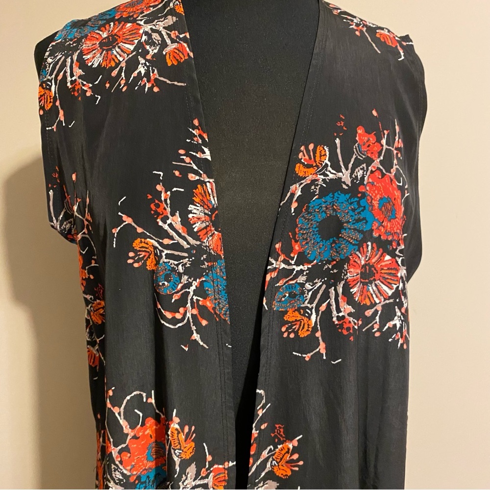 LuLa Roe joy duster vest beautiful floral print size M